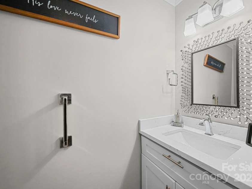 4724 Weddington Matthews Road, Matthews, NC 28104.  MLS# CAR4317216, YatesRealty ID 48786. 