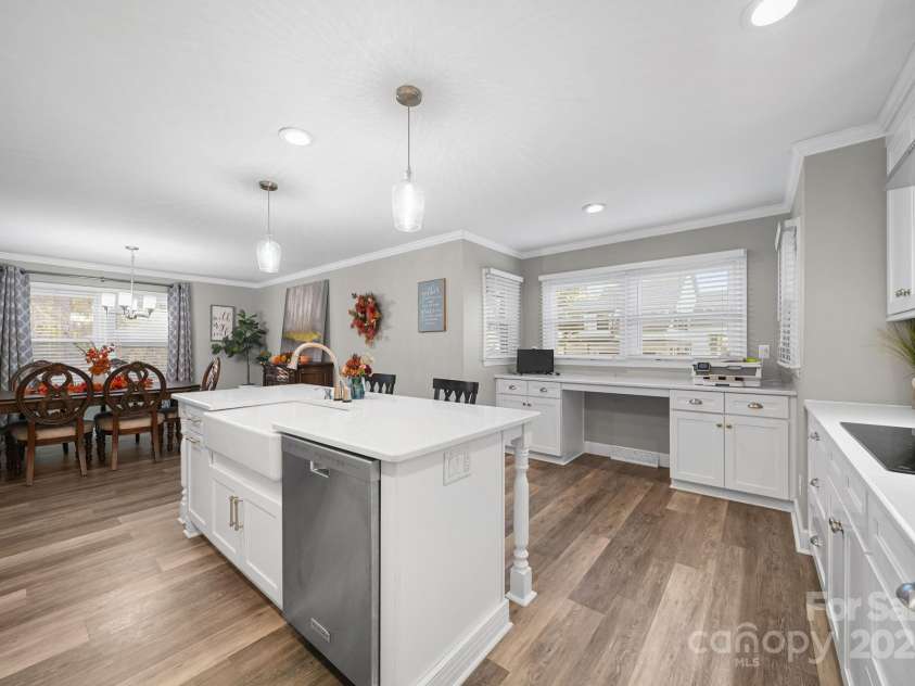 4724 Weddington Matthews Road, Matthews, NC 28104.  MLS# CAR4317216, YatesRealty ID 48786. 