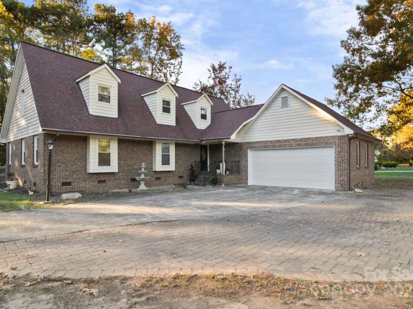 4724 Weddington Matthews Road, Matthews, NC 28104.  MLS# CAR4317216, YatesRealty ID 48786. 