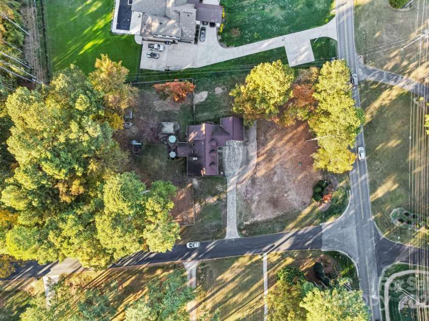 4724 Weddington Matthews Road, Matthews, NC 28104.  MLS# CAR4317216, YatesRealty ID 48786. Huge Corner 1.2 Acre Lot