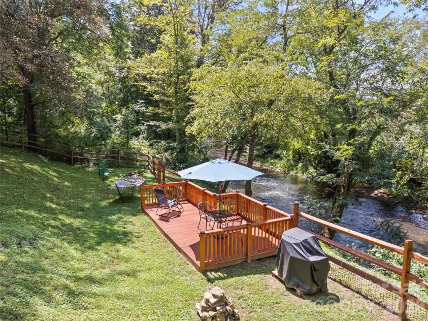 404 Loop Road, Clyde, NC 28721.  MLS# CAR4417771, YatesRealty ID 48787. 
