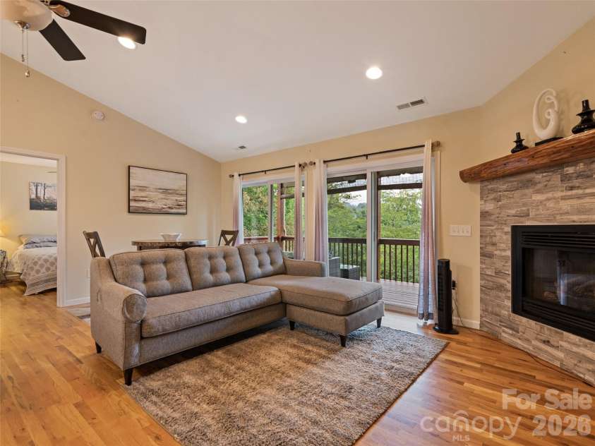 404 Loop Road, Clyde, NC 28721.  MLS# CAR4417771, YatesRealty ID 48787. 