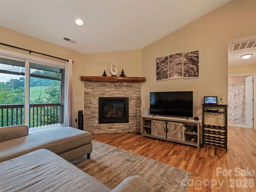 404 Loop Road, Clyde, NC 28721.  MLS# CAR4417771, YatesRealty ID 48787. 