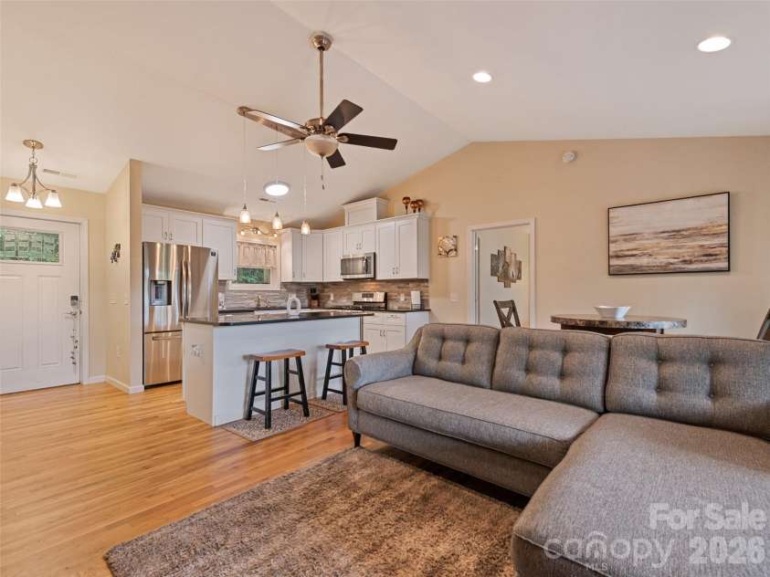 404 Loop Road, Clyde, NC 28721.  MLS# CAR4417771, YatesRealty ID 48787. 
