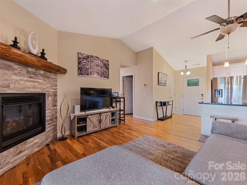 404 Loop Road, Clyde, NC 28721.  MLS# CAR4417771, YatesRealty ID 48787. 