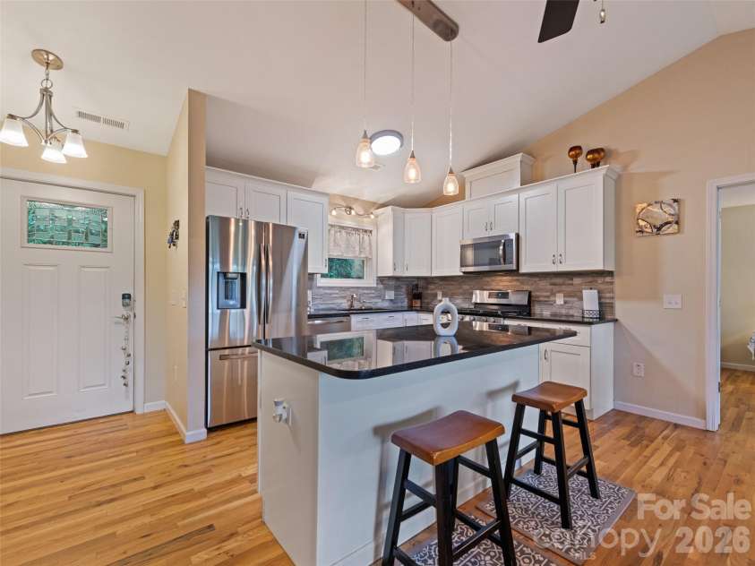 404 Loop Road, Clyde, NC 28721.  MLS# CAR4417771, YatesRealty ID 48787. 
