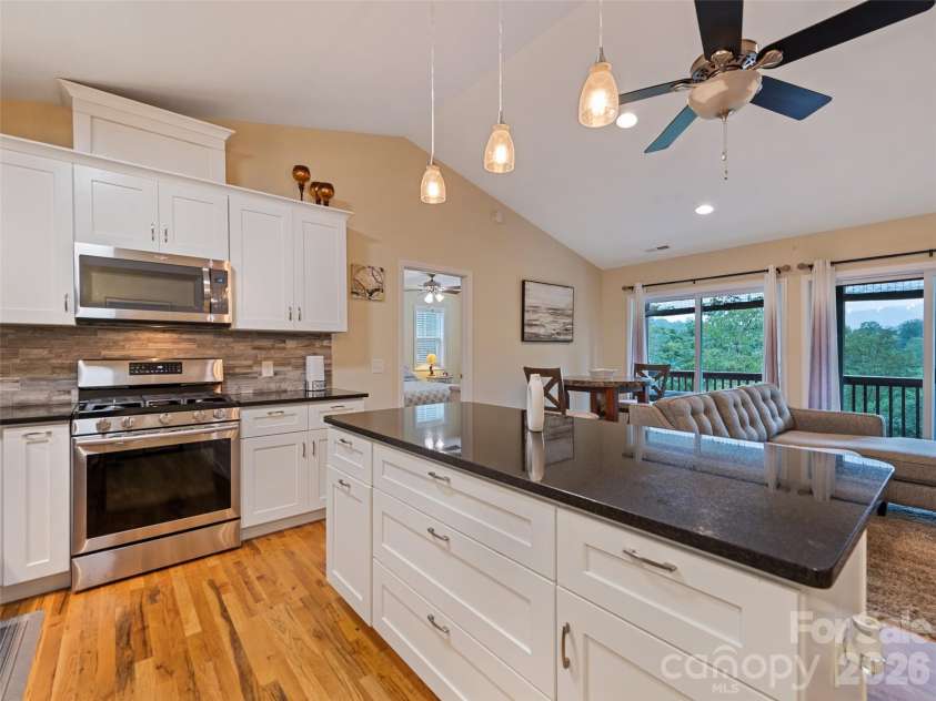 404 Loop Road, Clyde, NC 28721.  MLS# CAR4417771, YatesRealty ID 48787. 