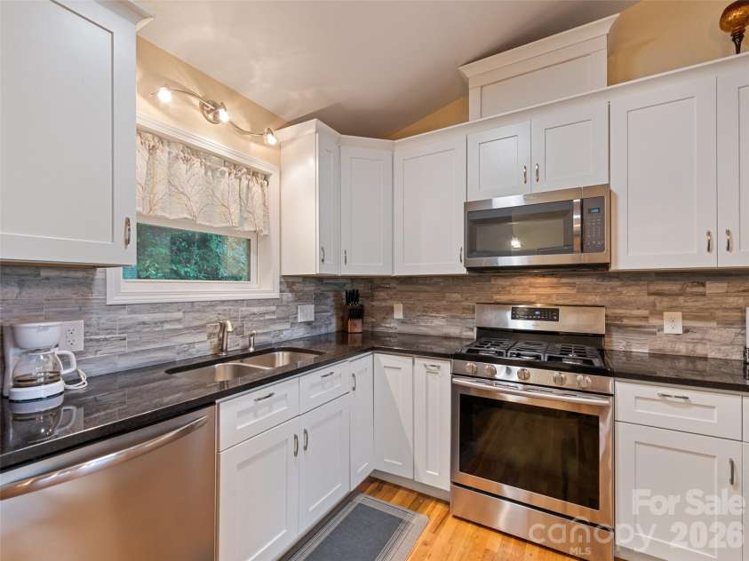 404 Loop Road, Clyde, NC 28721.  MLS# CAR4417771, YatesRealty ID 48787. 