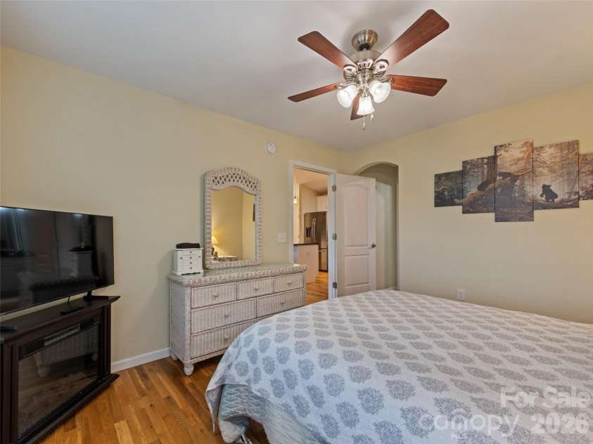 404 Loop Road, Clyde, NC 28721.  MLS# CAR4417771, YatesRealty ID 48787. 