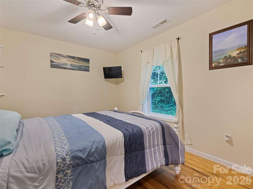 404 Loop Road, Clyde, NC 28721.  MLS# CAR4417771, YatesRealty ID 48787. 