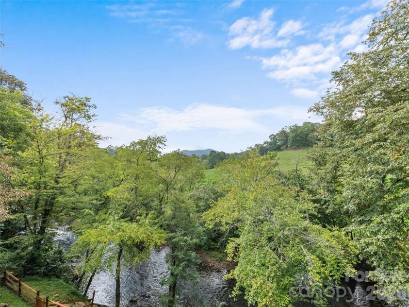 404 Loop Road, Clyde, NC 28721.  MLS# CAR4417771, YatesRealty ID 48787. 