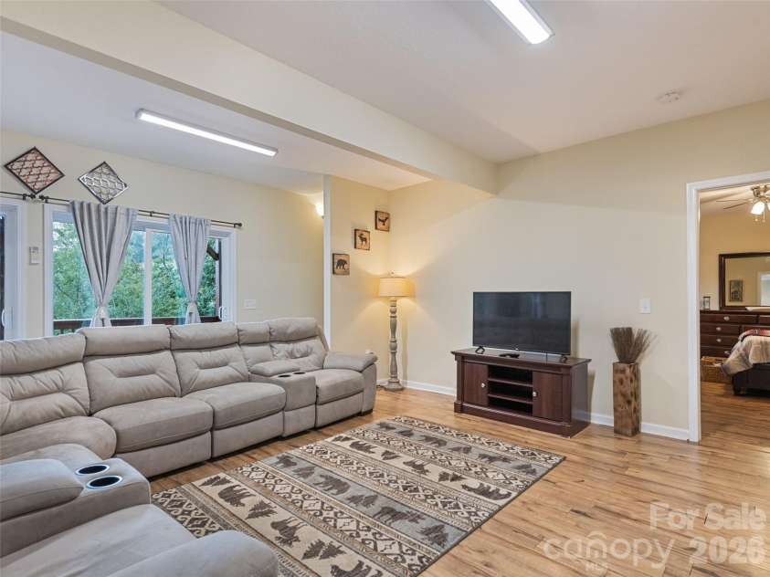 404 Loop Road, Clyde, NC 28721.  MLS# CAR4417771, YatesRealty ID 48787. 