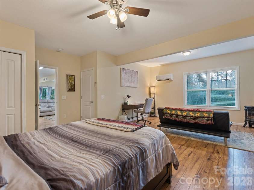 404 Loop Road, Clyde, NC 28721.  MLS# CAR4417771, YatesRealty ID 48787. 