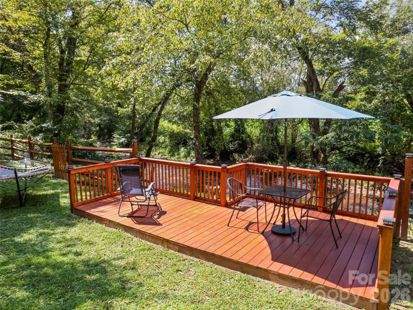 404 Loop Road, Clyde, NC 28721.  MLS# CAR4417771, YatesRealty ID 48787. 