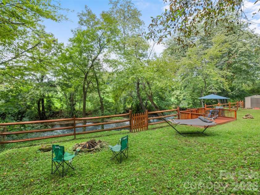 404 Loop Road, Clyde, NC 28721.  MLS# CAR4417771, YatesRealty ID 48787. 