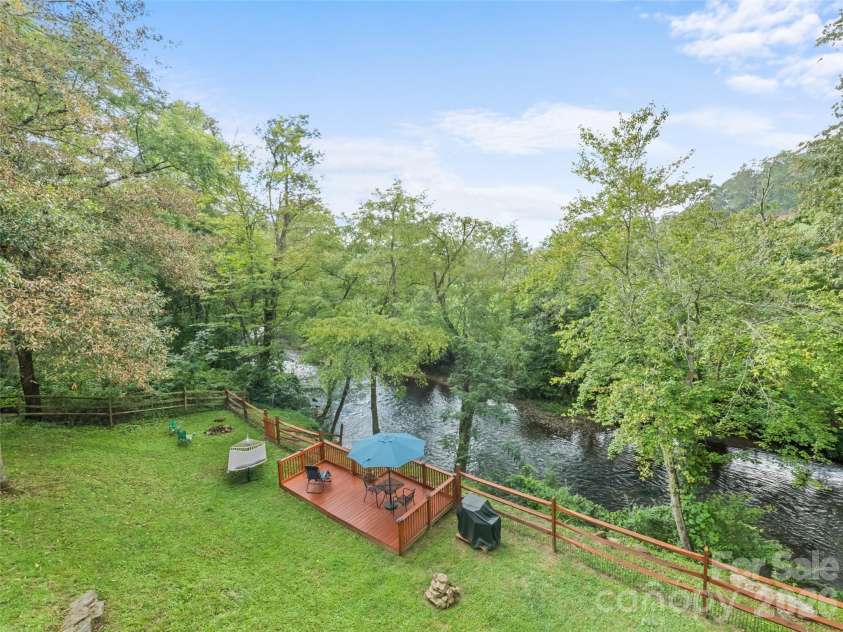 404 Loop Road, Clyde, NC 28721.  MLS# CAR4417771, YatesRealty ID 48787. 