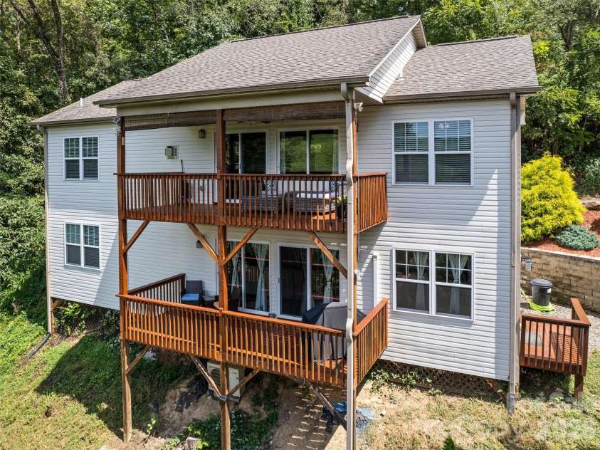 404 Loop Road, Clyde, NC 28721.  MLS# CAR4417771, YatesRealty ID 48787. 