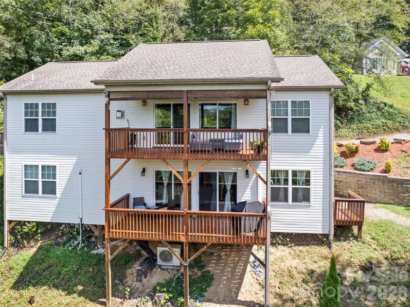 404 Loop Road, Clyde, NC 28721.  MLS# CAR4417771, YatesRealty ID 48787. 
