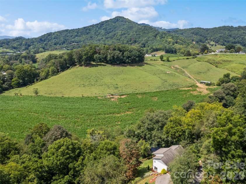 404 Loop Road, Clyde, NC 28721.  MLS# CAR4417771, YatesRealty ID 48787. 