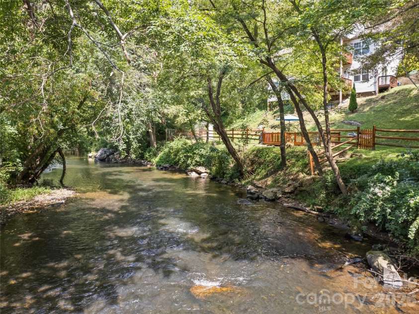 404 Loop Road, Clyde, NC 28721.  MLS# CAR4417771, YatesRealty ID 48787. 