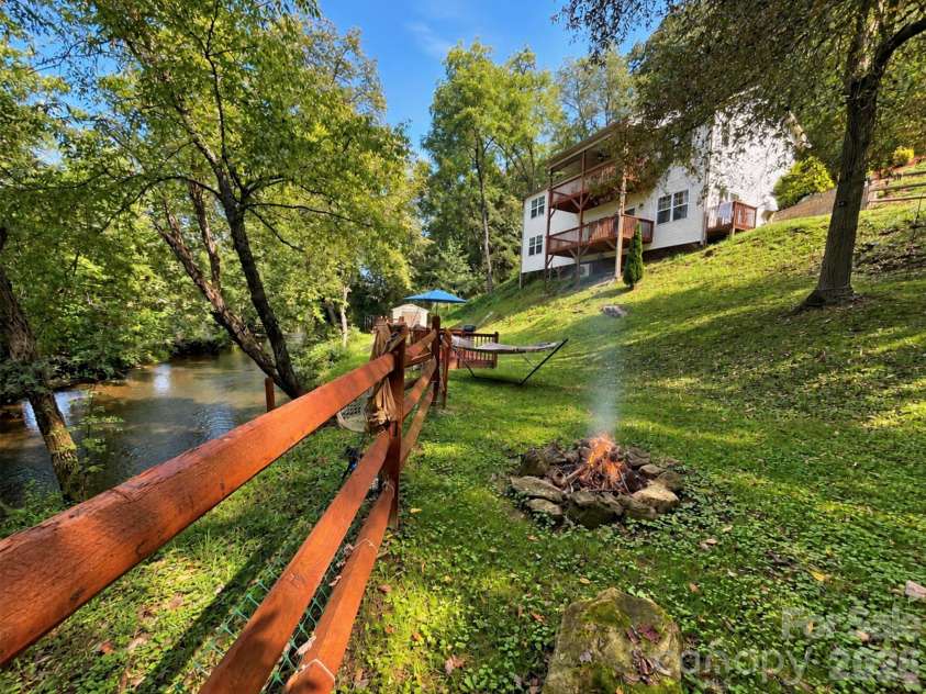 404 Loop Road, Clyde, NC 28721.  MLS# CAR4417771, YatesRealty ID 48787. 