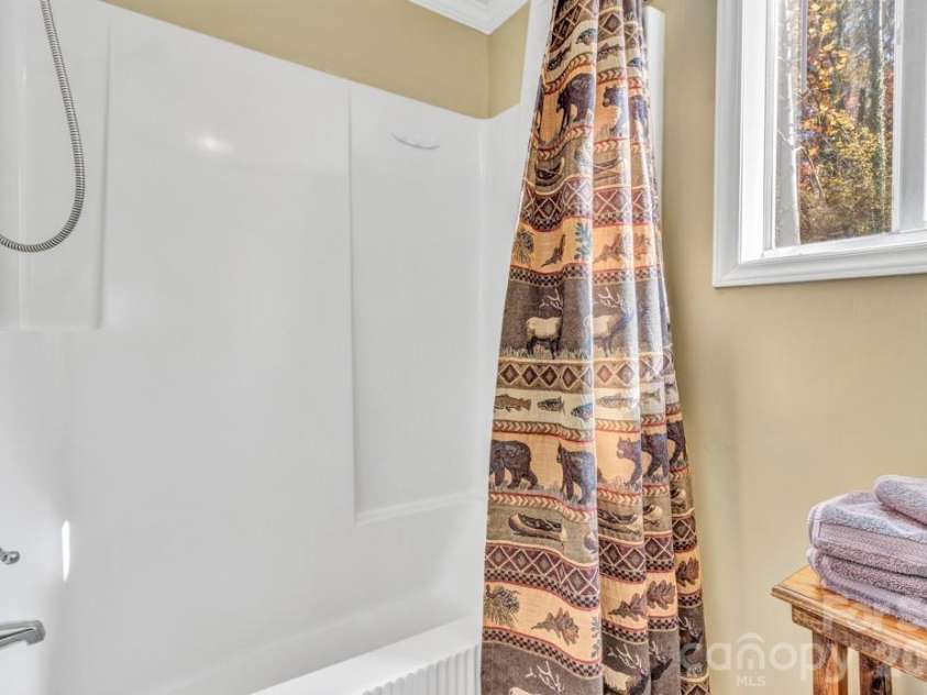 111 Hidden Pond Lane, Asheville, NC 28804.  MLS# CAR4315494, YatesRealty ID 4879. Second bathroom