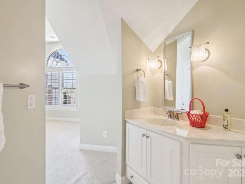 1322 Shinnecock Lane, Fort Mill, SC 29707.  MLS# CAR4239031, YatesRealty ID 4879. Full bath 3 connecting to bedrooms 3 & 4 with seperate vanities for privacy & tile flooring.