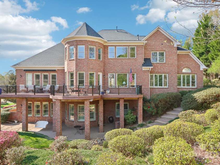 1322 Shinnecock Lane, Fort Mill, SC 29707.  MLS# CAR4239031, YatesRealty ID 4879. Fully landscaped yard w/ separate well (25 gal per min) for irrigation, awning on rear deck, exterior speakers,