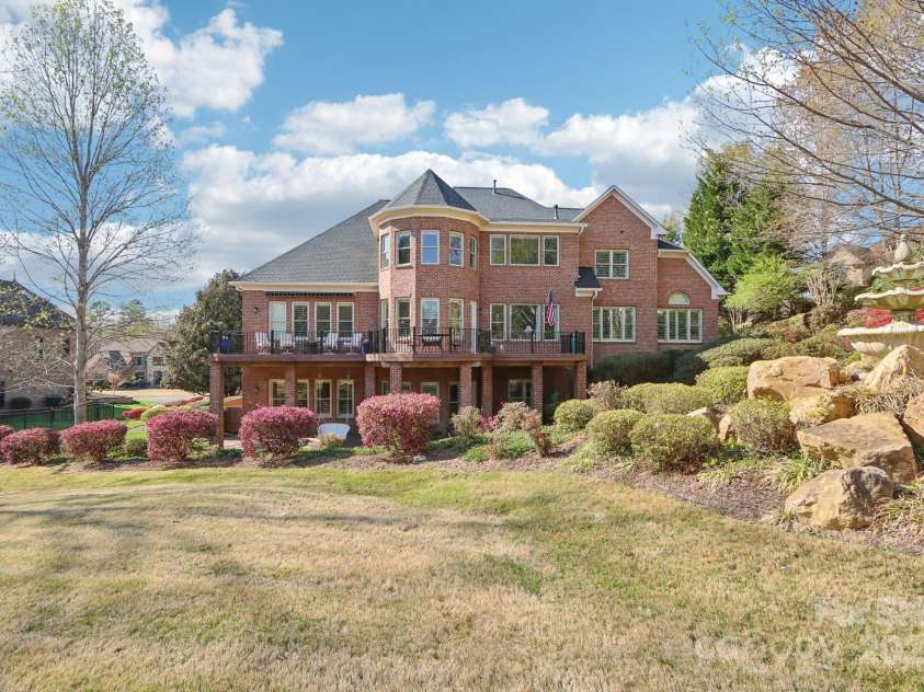 1322 Shinnecock Lane, Fort Mill, SC 29707.  MLS# CAR4239031, YatesRealty ID 4879. Large .63 acre premium lot which is suitable for a pool if a buyer desires.