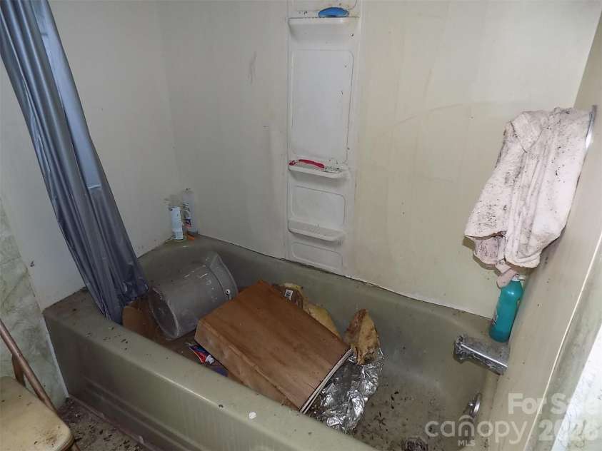 2605 Lowell Road, Gastonia, NC 28054.  MLS# CAR4358349, YatesRealty ID 4879. BASEMENT 