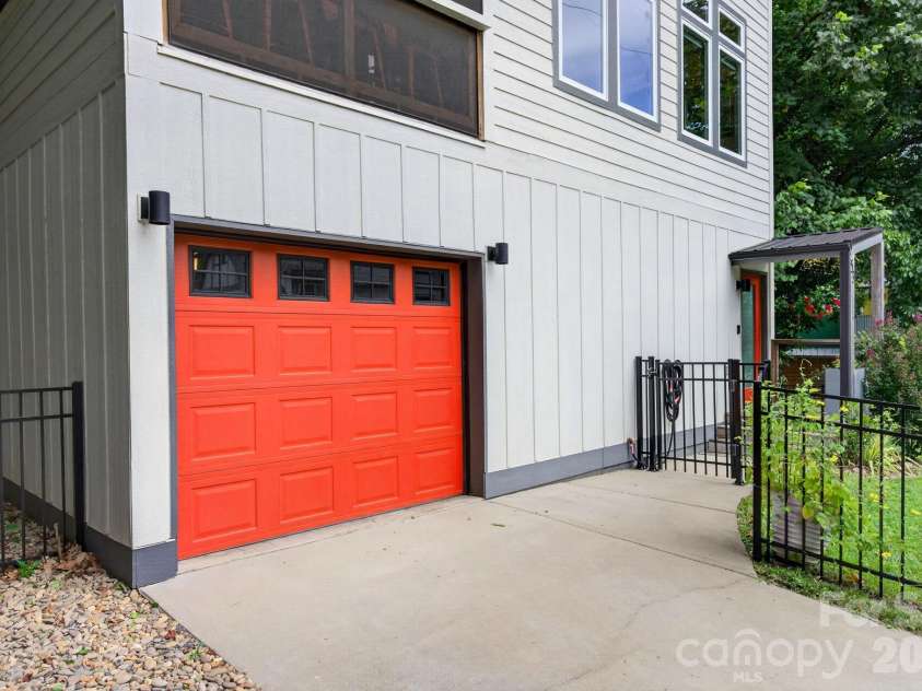 53 Waynesville Avenue, Asheville, NC 28806.  MLS# CAR4418368, YatesRealty ID 48790. 