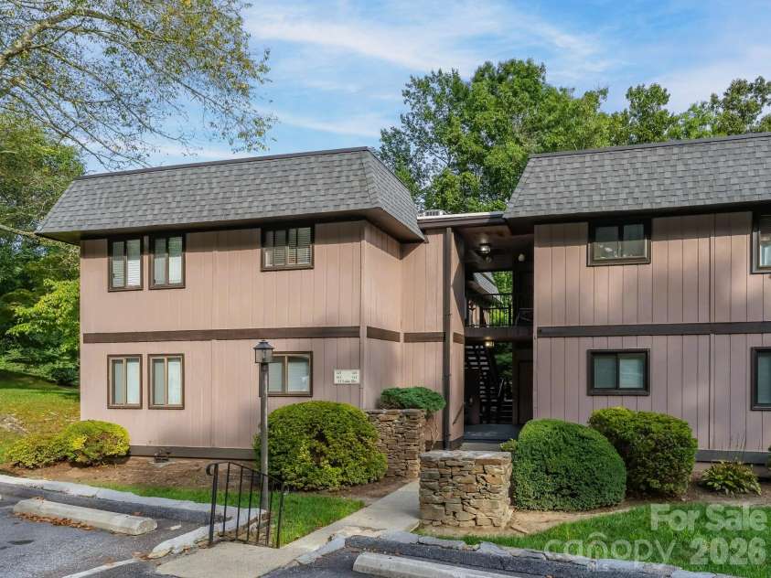 33 Lake Drive, Laurel Park, NC 28739.  MLS# CAR4414312, YatesRealty ID 48791. 