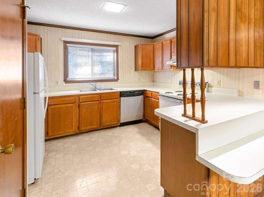 33 Lake Drive, Laurel Park, NC 28739.  MLS# CAR4414312, YatesRealty ID 48791. 