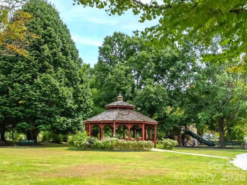 33 Lake Drive, Laurel Park, NC 28739.  MLS# CAR4414312, YatesRealty ID 48791. 