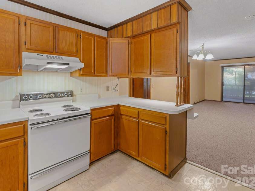 33 Lake Drive, Laurel Park, NC 28739.  MLS# CAR4414312, YatesRealty ID 48791. 