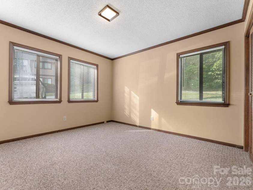33 Lake Drive, Laurel Park, NC 28739.  MLS# CAR4414312, YatesRealty ID 48791. 