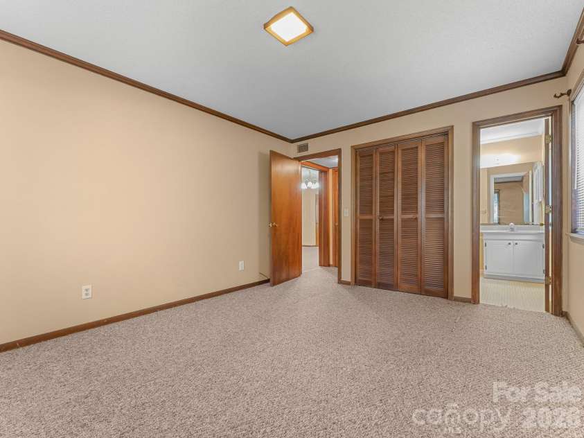 33 Lake Drive, Laurel Park, NC 28739.  MLS# CAR4414312, YatesRealty ID 48791. 
