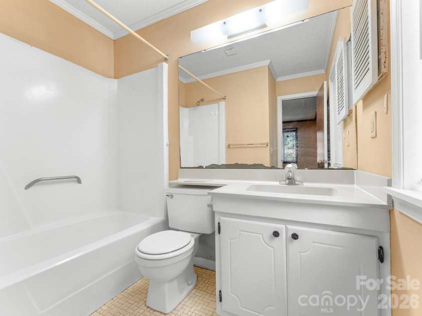 33 Lake Drive, Laurel Park, NC 28739.  MLS# CAR4414312, YatesRealty ID 48791. 