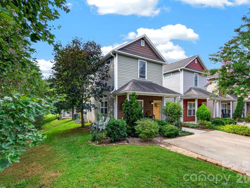 27 Mill Creek Loop, Asheville, NC 28806.  MLS# CAR4413270, YatesRealty ID 48792. 