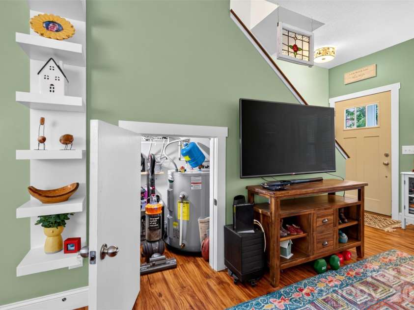 27 Mill Creek Loop, Asheville, NC 28806.  MLS# CAR4413270, YatesRealty ID 48792. 