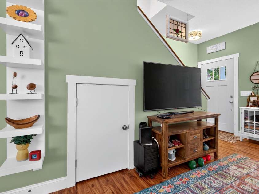27 Mill Creek Loop, Asheville, NC 28806.  MLS# CAR4413270, YatesRealty ID 48792. 