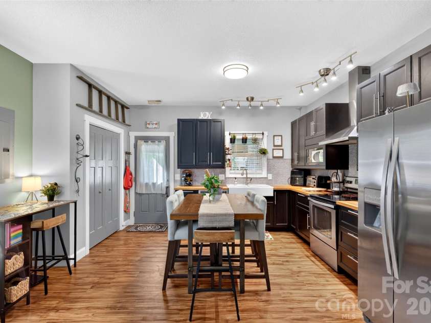 27 Mill Creek Loop, Asheville, NC 28806.  MLS# CAR4413270, YatesRealty ID 48792. 