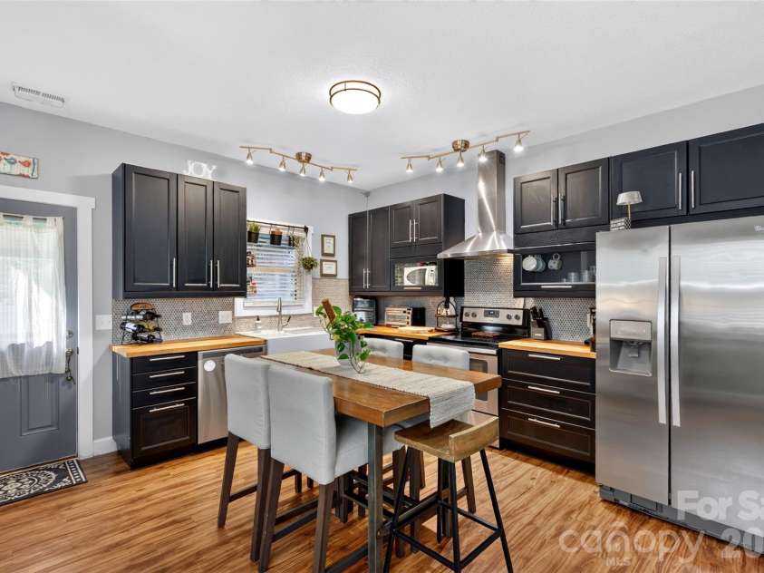 27 Mill Creek Loop, Asheville, NC 28806.  MLS# CAR4413270, YatesRealty ID 48792. 