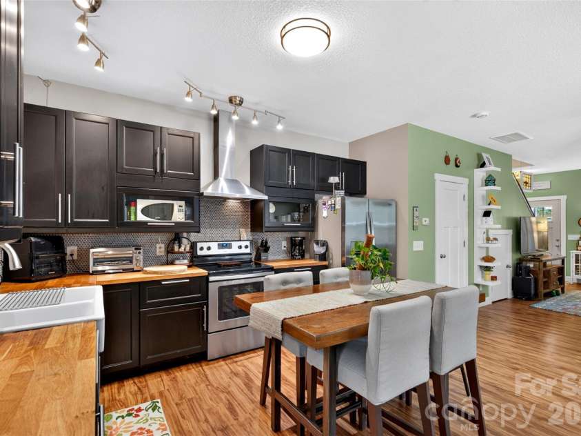 27 Mill Creek Loop, Asheville, NC 28806.  MLS# CAR4413270, YatesRealty ID 48792. 