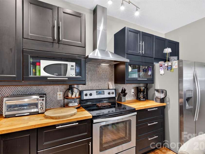 27 Mill Creek Loop, Asheville, NC 28806.  MLS# CAR4413270, YatesRealty ID 48792. 