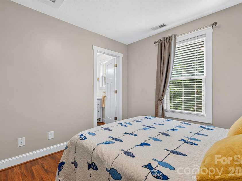 27 Mill Creek Loop, Asheville, NC 28806.  MLS# CAR4413270, YatesRealty ID 48792. 