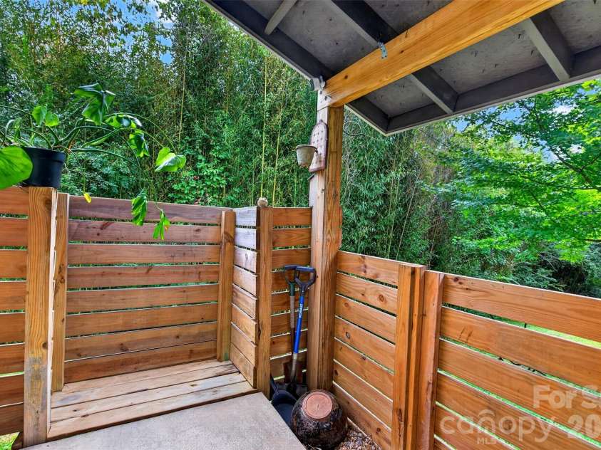 27 Mill Creek Loop, Asheville, NC 28806.  MLS# CAR4413270, YatesRealty ID 48792. 