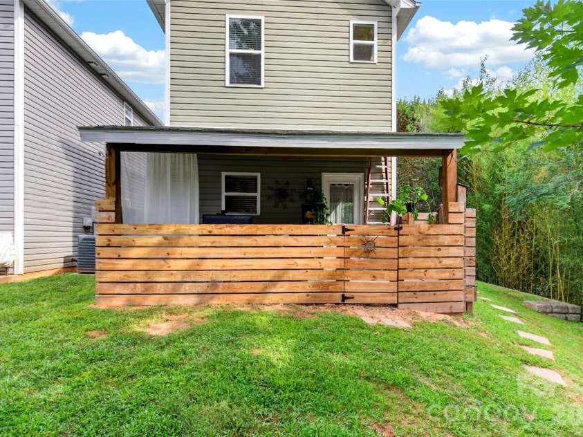 27 Mill Creek Loop, Asheville, NC 28806.  MLS# CAR4413270, YatesRealty ID 48792. 