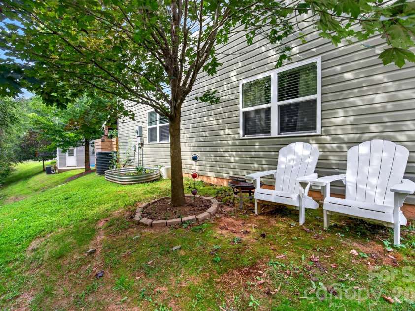 27 Mill Creek Loop, Asheville, NC 28806.  MLS# CAR4413270, YatesRealty ID 48792. 