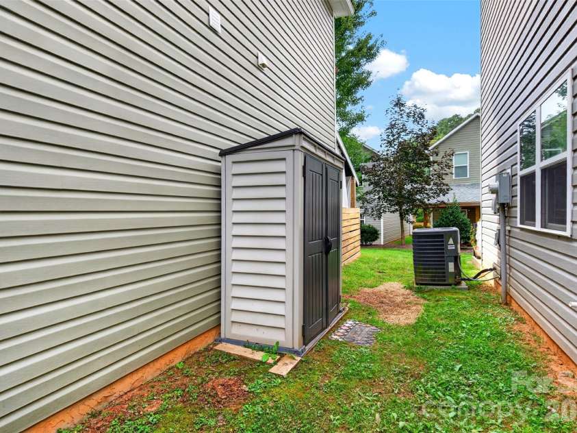 27 Mill Creek Loop, Asheville, NC 28806.  MLS# CAR4413270, YatesRealty ID 48792. 
